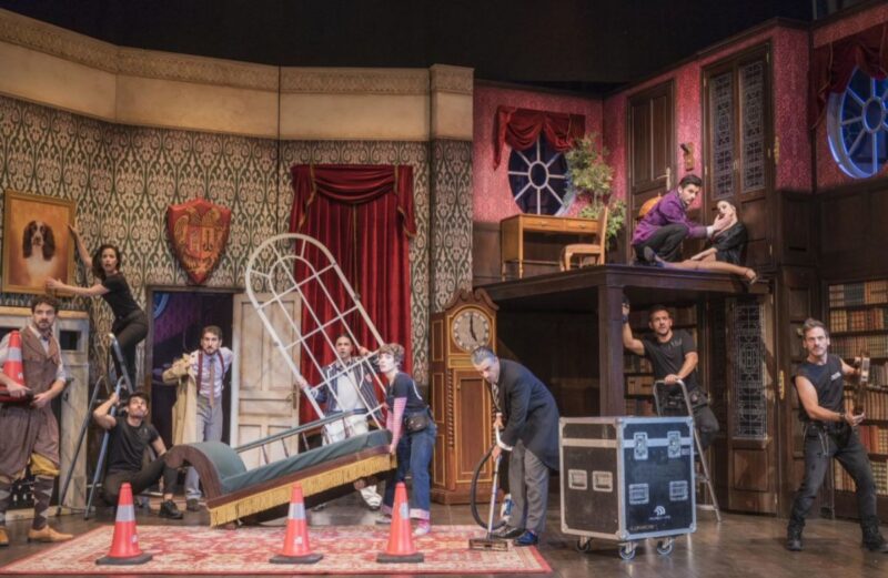 Risa en el escenario con obras de teatro cortas cómicas