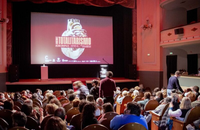 Teatro en Santiago de Compostela: a través de la escena gallega